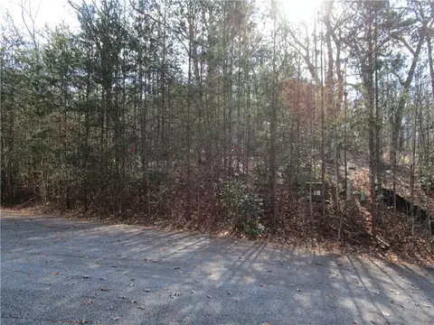 136 Lakeview Way, Baldwin, GA 30511