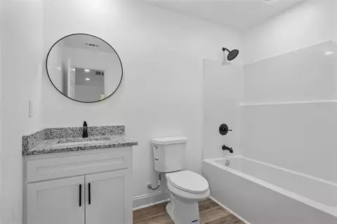 Bath - 214 Gordon Ave, Calhoun, GA 30701 photo 1 of 3