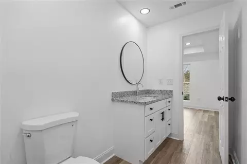 Bath - 214 Gordon Ave, Calhoun, GA 30701 photo 3 of 3