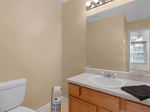 Bath - 209 Regal Rd, Jackson, GA 30233 photo 2 of 5