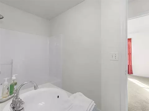Bath - 209 Regal Rd, Jackson, GA 30233 photo 5 of 5