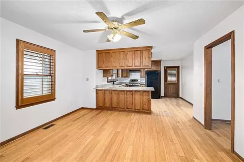 Living - 33 Andrews Rd, Carnesville, GA 30521 photo 3 of 4