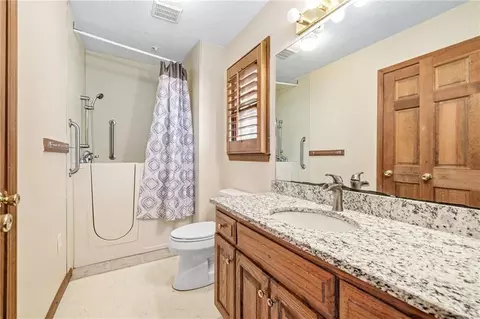 Bath - 33 Andrews Rd, Carnesville, GA 30521 photo 1 of 2