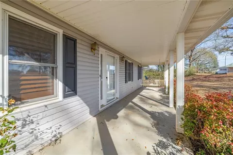 Exterior - 33 Andrews Rd, Carnesville, GA 30521 photo 4 of 9