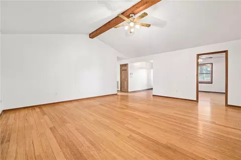 Living - 33 Andrews Rd, Carnesville, GA 30521 photo 2 of 4