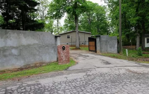 208 Holliday Way, Carrollton, GA 30116