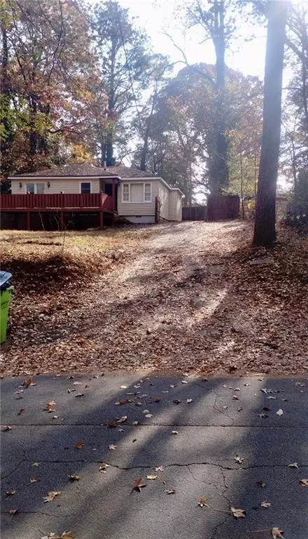 6113 Blackhawk Trl SE, Mableton, GA 30126