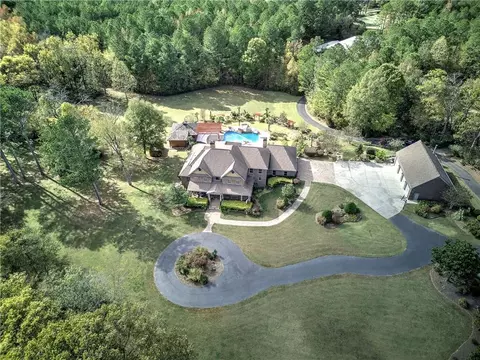 353 Old Tennessee Hwy NE, White, GA 30184
