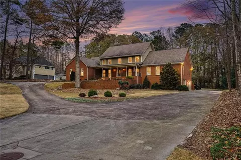 8566 Shoreline Dr, Jonesboro, GA 30236