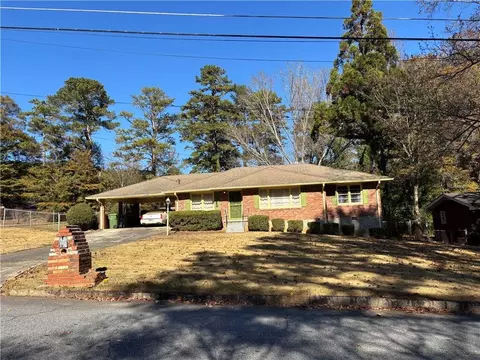 3265 Spreading Oak Dr SW, Atlanta, GA 30311