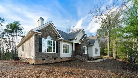 140 Robert Dr, Ellijay, GA 30536