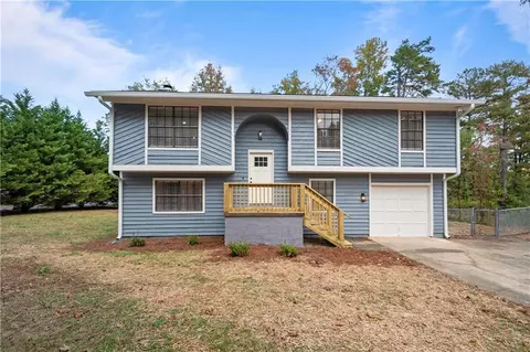 2432 Mistletoe Ln, Snellville, GA 30039