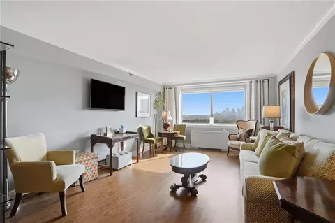2479 Peachtree Rd NE #1401, Atlanta, GA 30305