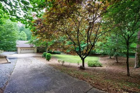 10565 Shallowford Rd, Roswell, GA 30075