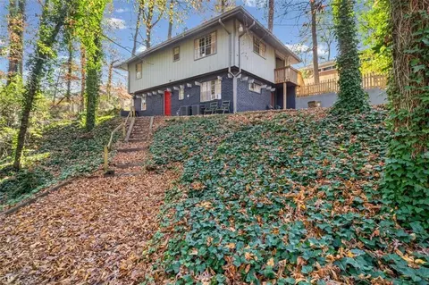 1450 Shadowbrook Dr, Marietta, GA 30062