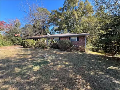 953 Meadow Rock Dr, Stone Mountain, GA 30083