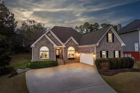 7523 Greens Mill Dr, Loganville, GA 30052