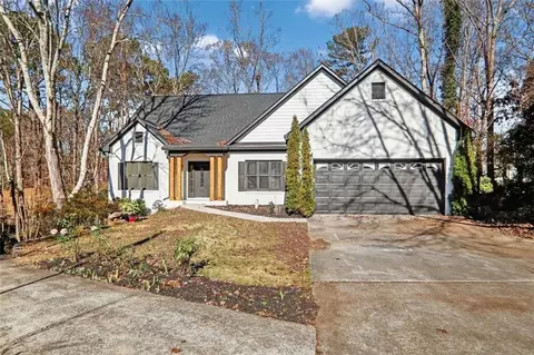 2117 Whitfield Ln, Lawrenceville, GA 30043
