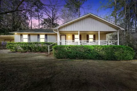 933 Chisholm Trl, Macon, GA 31220