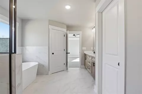 Bath - 576 Elder Rd, Statham, GA 30666 photo 15 of 18