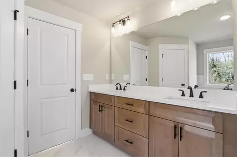 Bath - 576 Elder Rd, Statham, GA 30666 photo 9 of 18