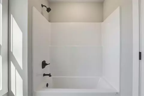 Bath - 576 Elder Rd, Statham, GA 30666 photo 7 of 18