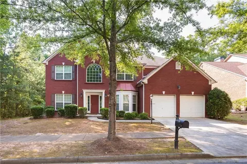 7729 Waterlace Dr, Fairburn, GA 30213