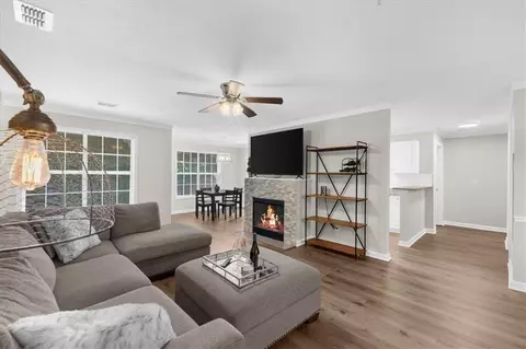 123 Streamside Dr, Roswell, GA 30076