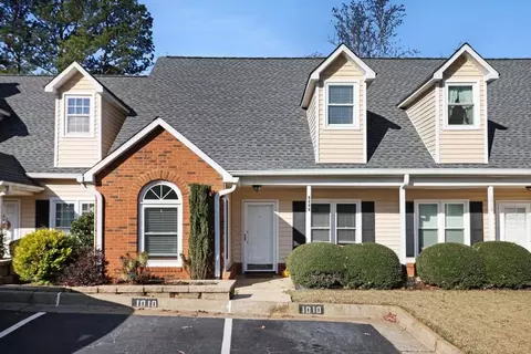 1010 Sasha Ln, Roswell, GA 30075