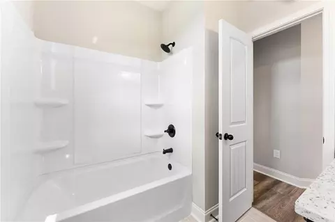 Bath - 280 Camden Loop, Jefferson, GA 30549 photo 4 of 6