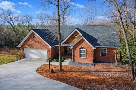 170 Sequoyah Dr, Cornelia, GA 30531