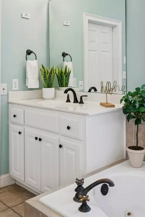 Bath - 8291 Fairway Dr, Covington, GA 30014 photo 4 of 7