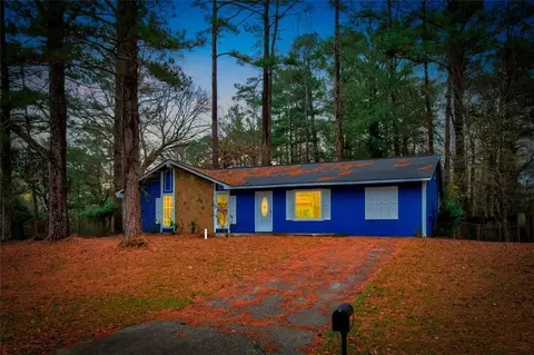 8962 Bentwood Ln, Riverdale, GA 30274