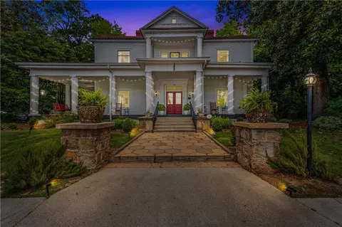 252 Seavy St, Senoia, GA 30276