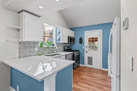 1351 Yorkshire Ln, Woodstock, GA 30188