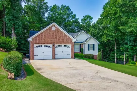 5505 Riverchase Dr, Flowery Branch, GA 30542