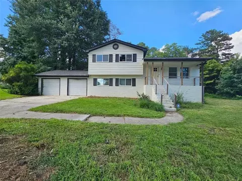 3231 Amhurst Dr, Atlanta, GA 30318