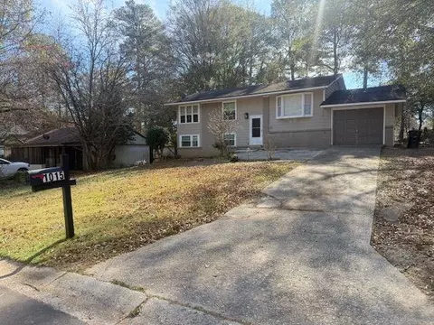 1015 Martha Dr, Forest Park, GA 30297