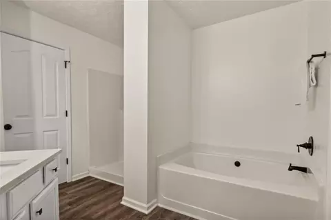 Bath - 3844 Augustine Pl, Rex, GA 30273 photo 4 of 5