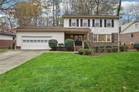 2419 Kings Point Dr, Dunwoody, GA 30338