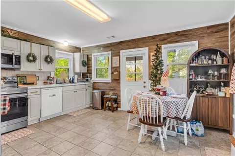 Kitchen - 4106 Hwy 29 S, Colbert, GA 30628 photo 3 of 4