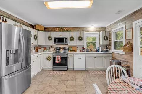 Kitchen - 4106 Hwy 29 S, Colbert, GA 30628 photo 2 of 4
