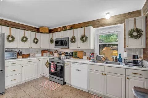 Kitchen - 4106 Hwy 29 S, Colbert, GA 30628 photo 4 of 4