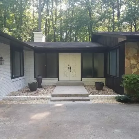 6068 Dee Ct, Stone Mountain, GA 30087