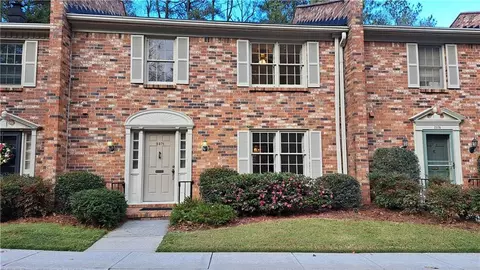 2376 Leafgate Rd, Decatur, GA 30033