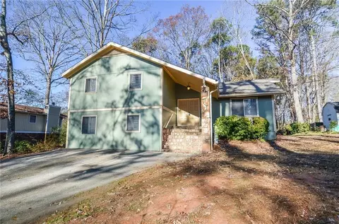 3173 Falconhurst Dr SW, Lilburn, GA 30047