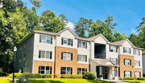 8201 Fairington Village Dr, Lithonia, GA 30038