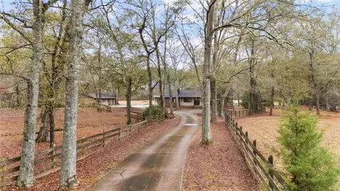 165 Shamrock Dr, Fayetteville, GA 30215