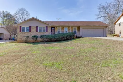 517 Cole Dr, Lilburn, GA 30047