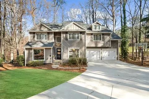 10155 Cresent Hill Ln, Roswell, GA 30076